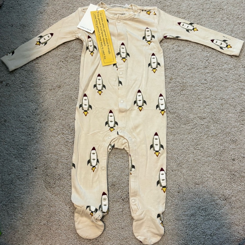 Hart + Land Footie Pjs with Rocket Ships Size 3-6 months